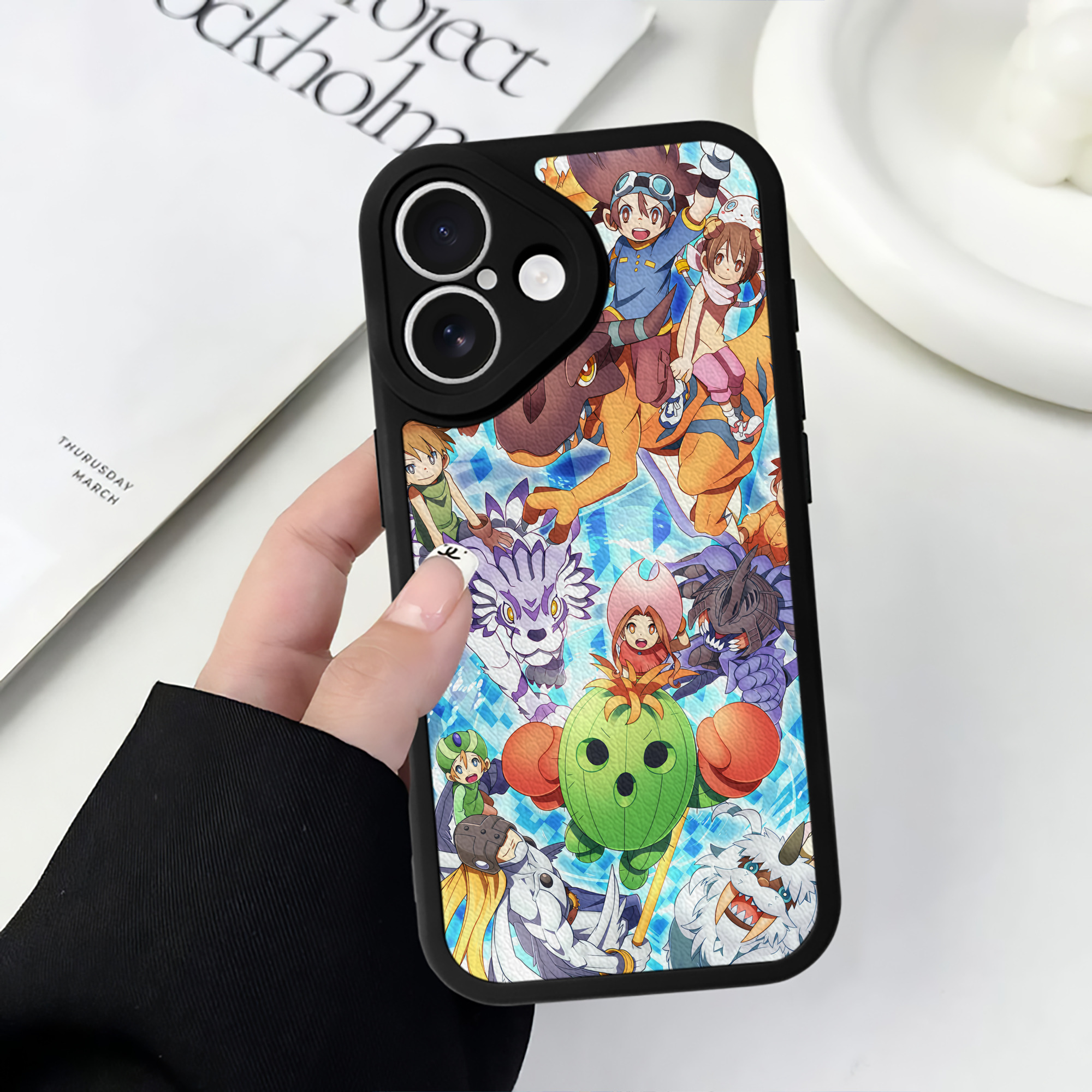 （画像用） Digimon デジタルモンスター/デジモン 【iPhone 16シリーズ対応】シリコンスマホケース（レザー調） 材質：シリコン